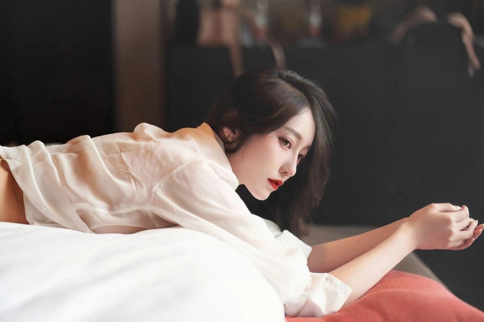 重庆高温天气持续 大熊猫等动物享夏日“清凉套餐”